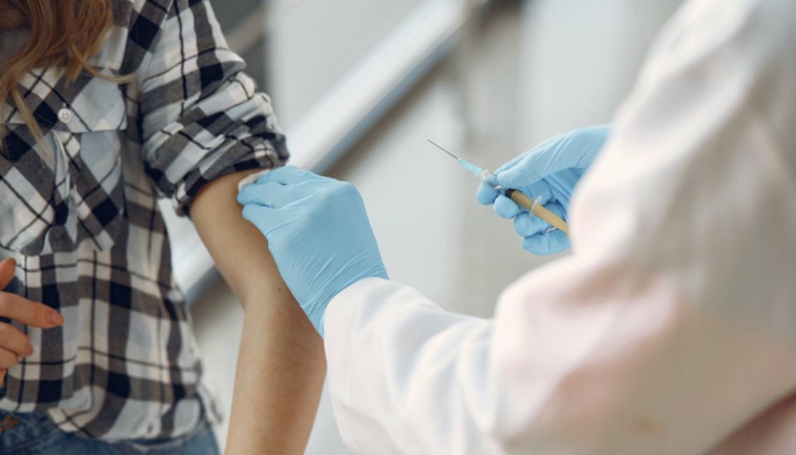 Facciamo squadra, campagna vaccinale dell'Asl Na2 che parla ai giovani