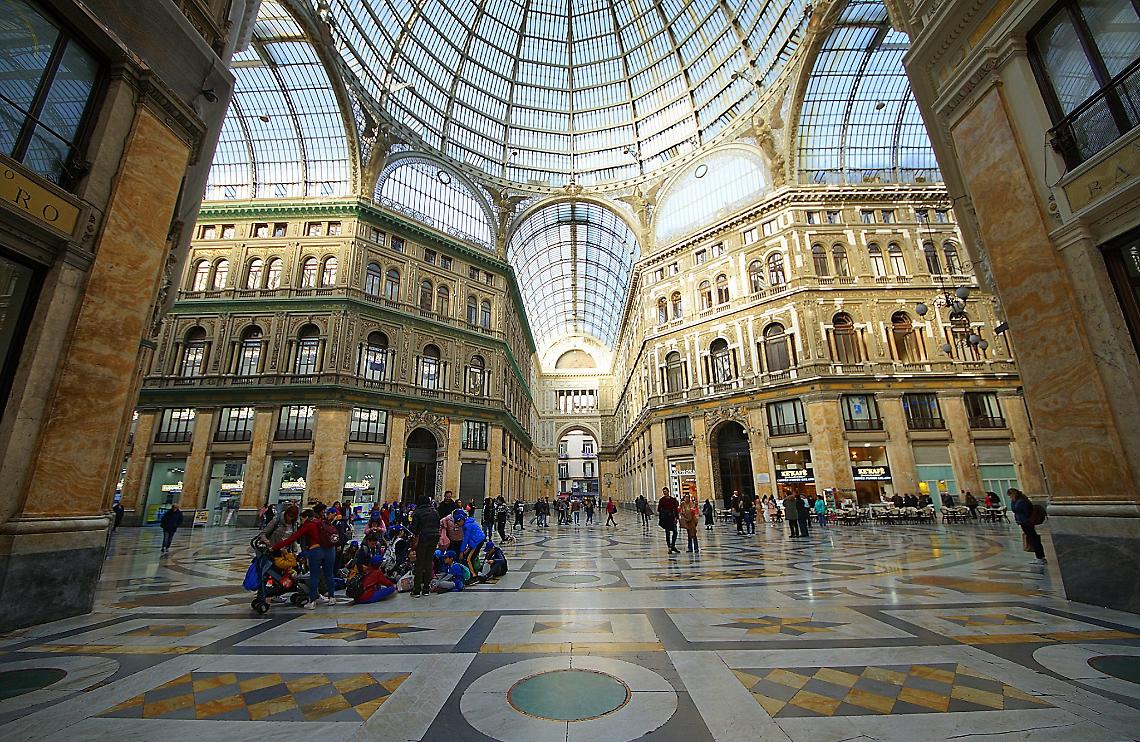 Galleria Umberto I, parte la vigilanza notturna