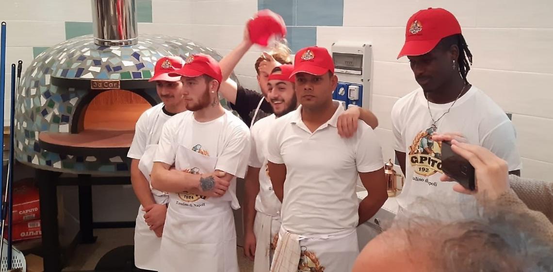 "Mani in pasta", ospiti di casa famiglia diventano pizzaioli a Torre Annunziata