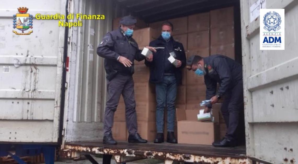 Porto di Napoli, sequestrate oltre 800 mascherine non a norma
