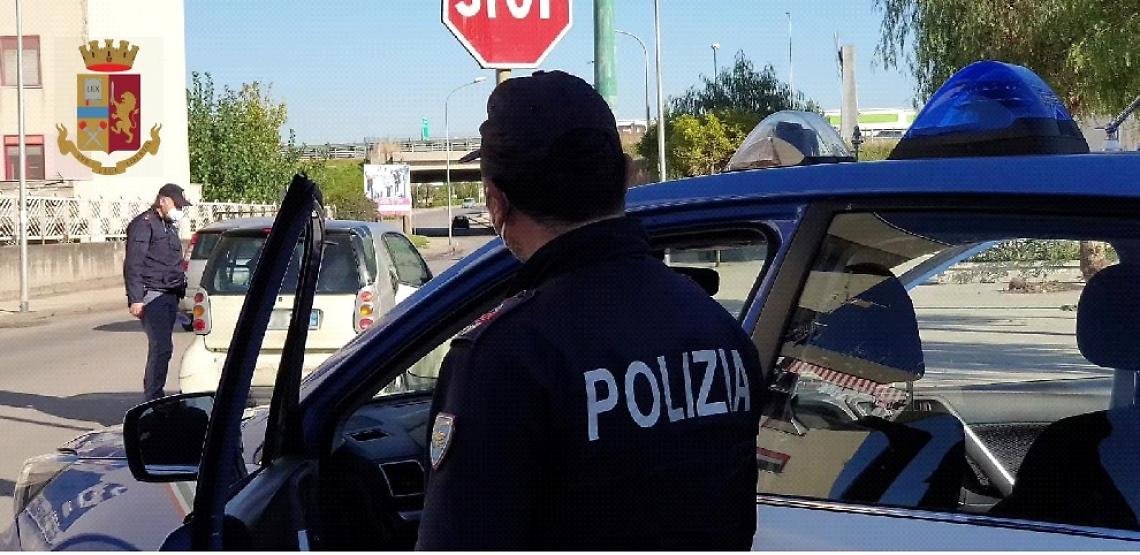 Aggredisce una donna e un bambino e si dà alla fuga, arrestato