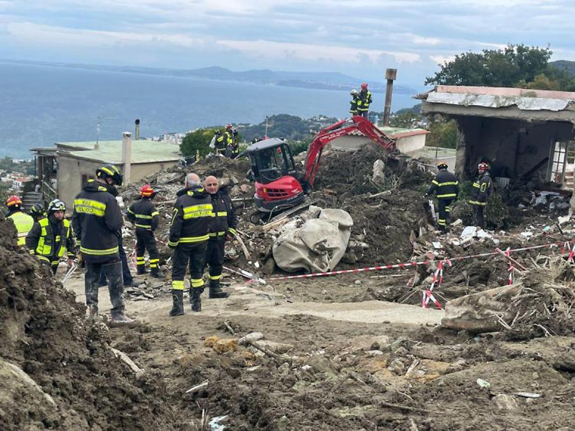 Frana a Ischia, recuperati altri tre corpi: manca ancora quello di una donna