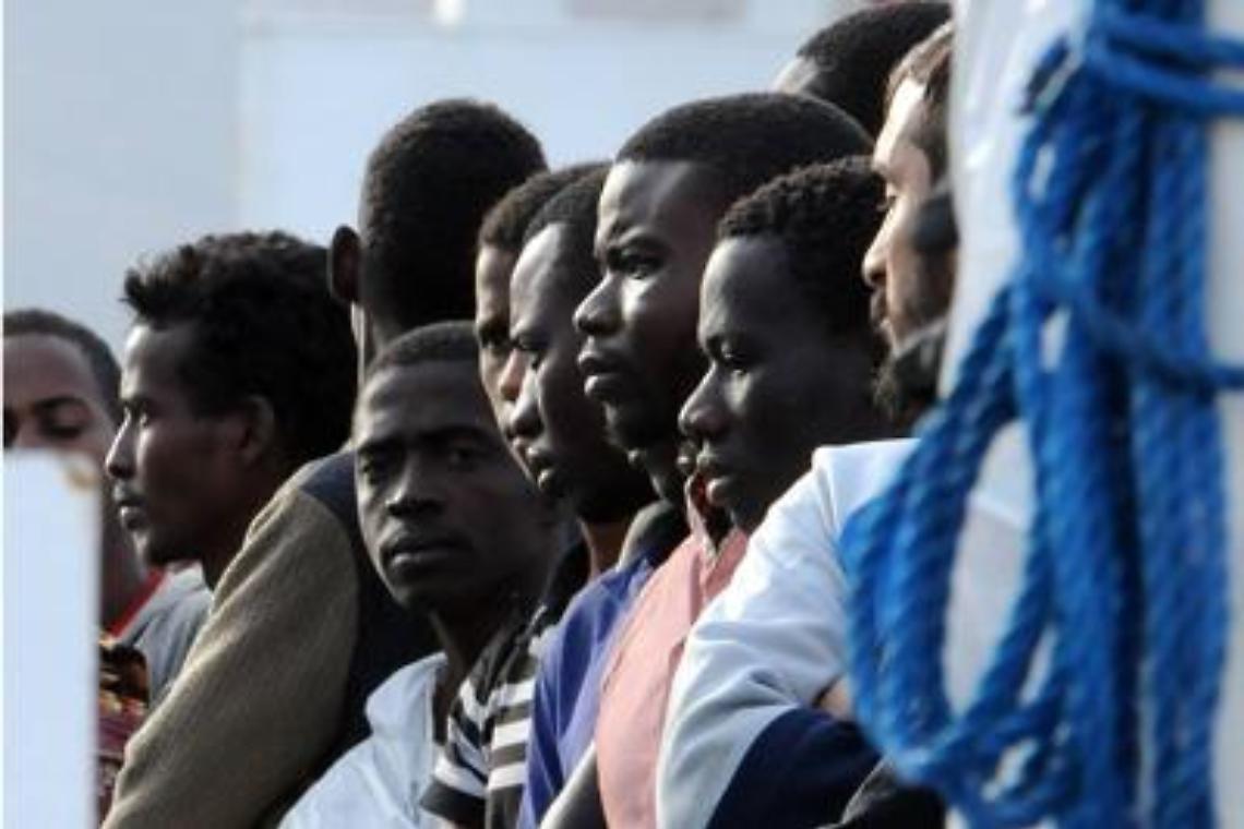 Migranti, Tusk: «Chiudere la rotta Libia-Italia»
