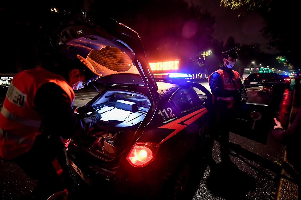 Droga negli slip, 22enne in manette