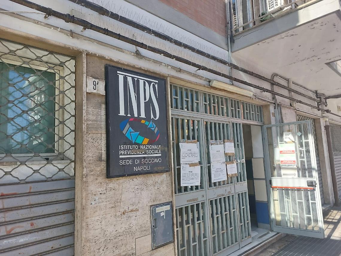 Distrutta telecamera della sede Inps di Soccavo