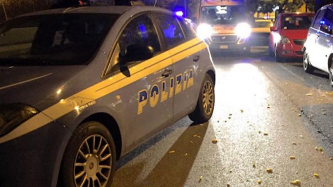 Con l’auto contro il locale dopo essere stato cacciato, arrestato