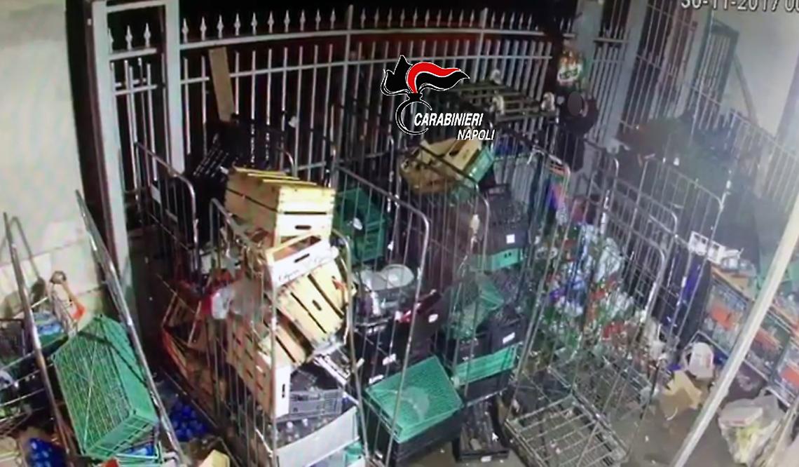 Rubano bibite per 2mila euro, presi due fratelli a Pompei