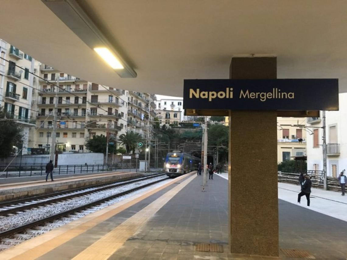 Metro Napoli, persona investita sui binari della Linea 2: stop ai treni