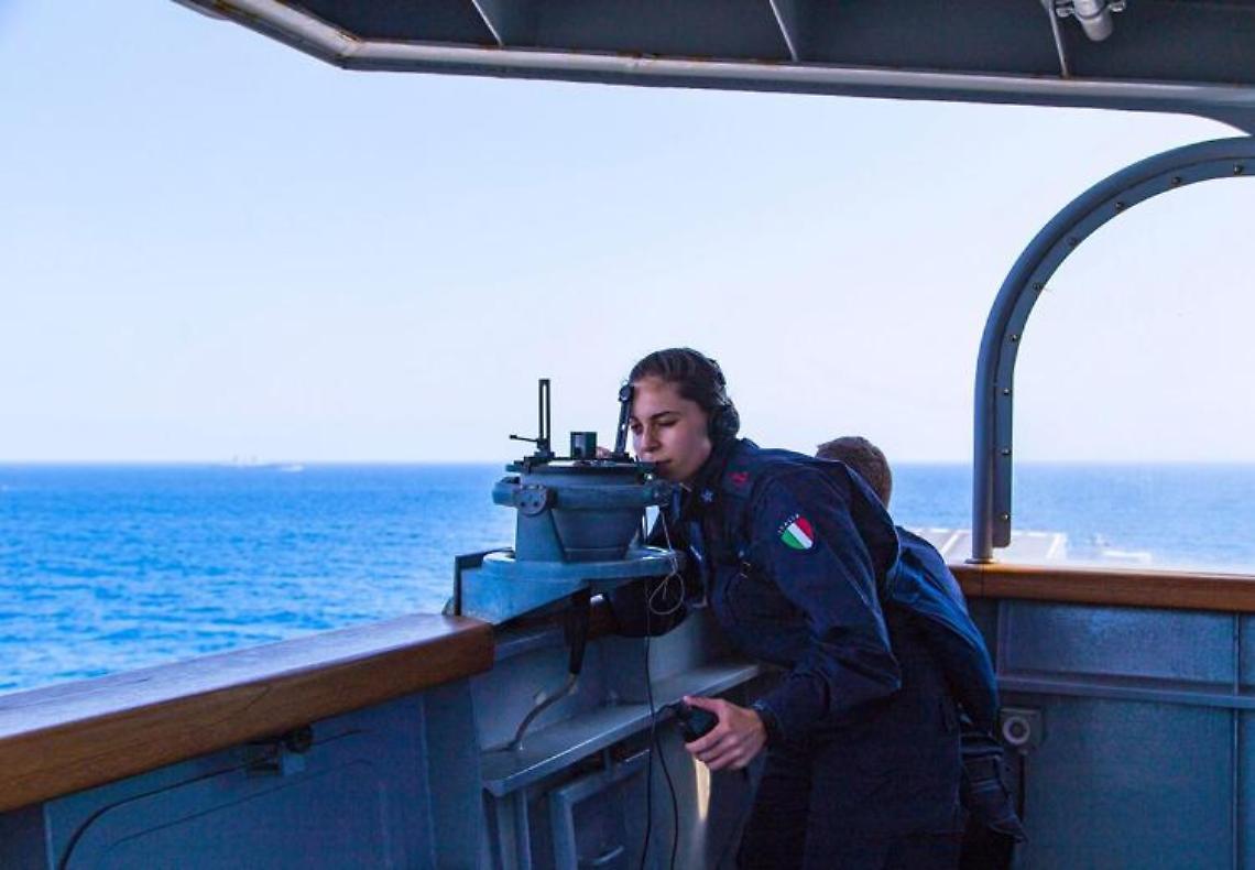 Houthi, nave Duilio abbatte drone nel Mar Rosso. Crosetto: «Attacchi violano diritto internazionale»