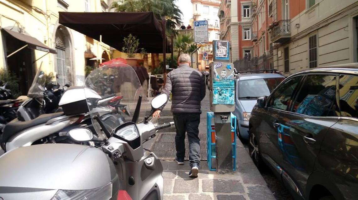 Chiaia, parcheggiatore abusivo aggredisce il consigliere regionale Borrelli