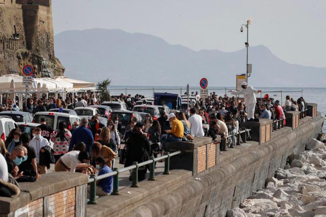 La Campania resta in zona rossa, stretta alle restrizioni 