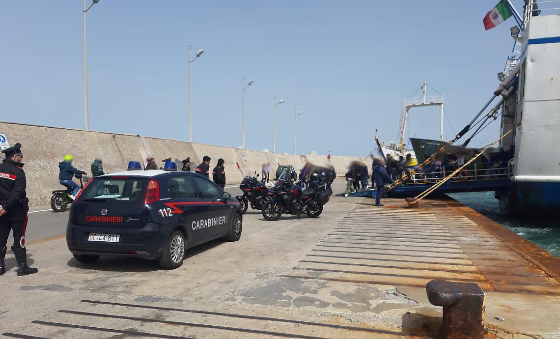Controlli a Ischia, identificate 408 persone