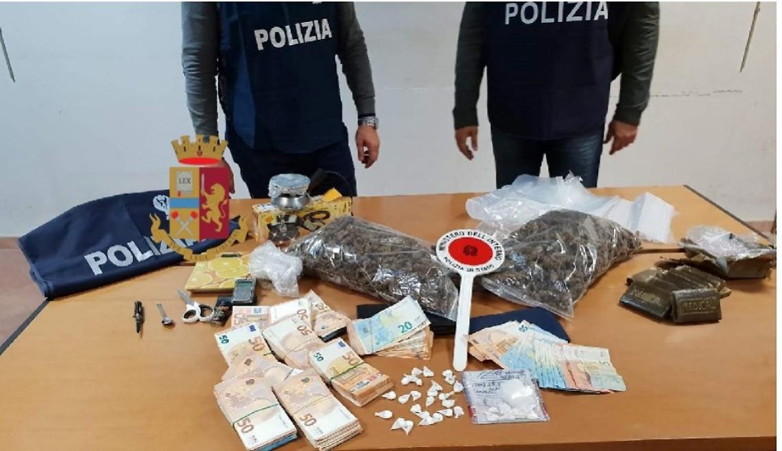 Piazza di spaccio itinerante e consegne a domicilio, un arresto
