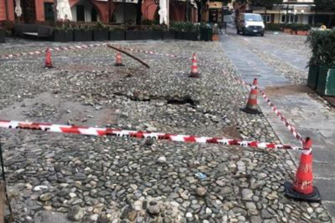 Maltempo, cede la piazzetta di Portofino