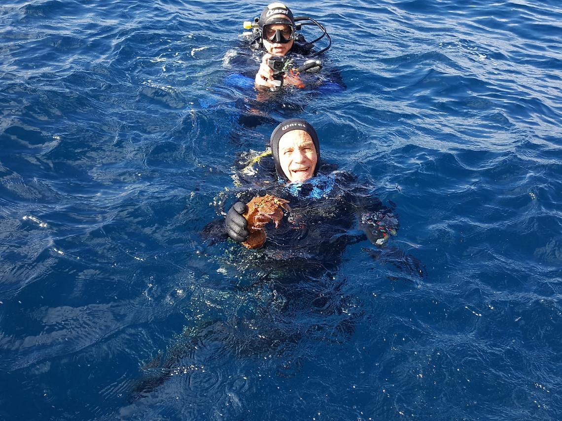 Penisola sorrentina, tra reti e nasse spunta anche un ordigno bellico VIDEO