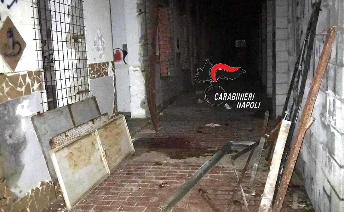 Pozzuoli, rubano porte e infissi dal Palazzetto dello sport: tre arresti