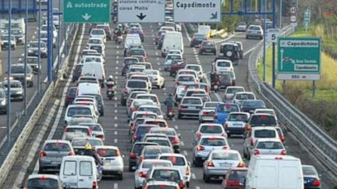 Rapine a raffica in Tangenziale: commando in sella a due moto