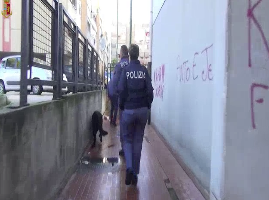 Ponticelli, assedio al rione Conocal: perquisizioni e controlli VIDEO
