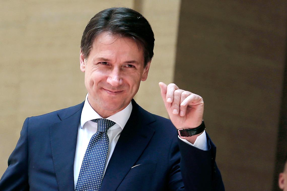 In Campania 40 giornalisti minacciati, ma Conte ne incontra solo tre. Forza Italia contro il premier