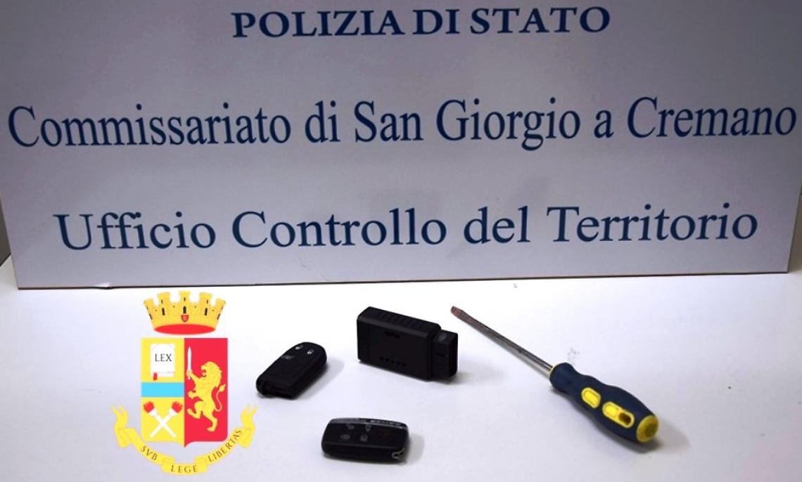 Ladro d'auto bloccato dalla polizia, stava picchiando la vittima