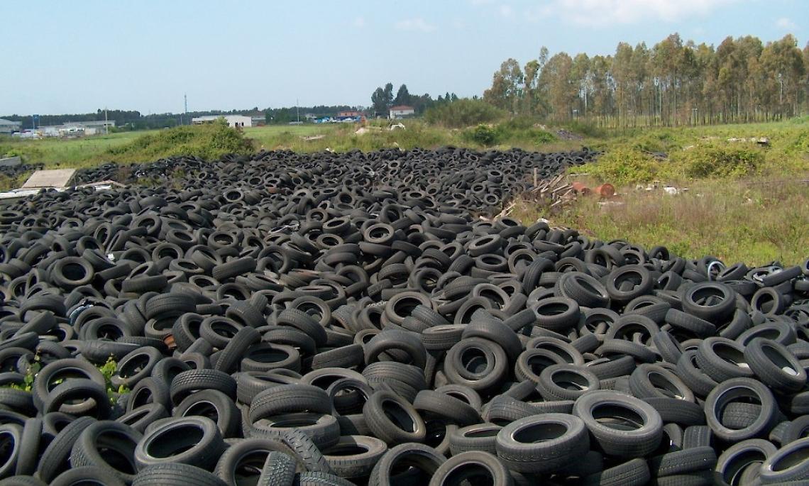 Stoccava oltre 2.500 pneumatici, sequestrata azienda