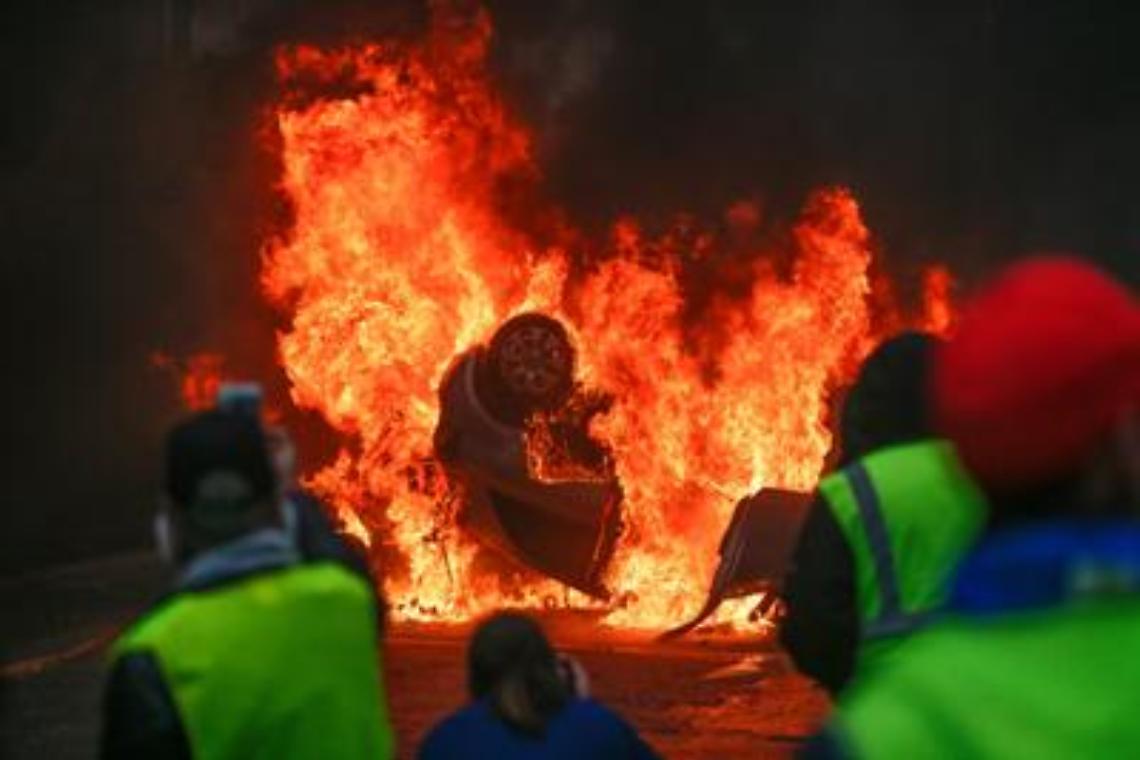 Gilet gialli, riesplode la rabbia
