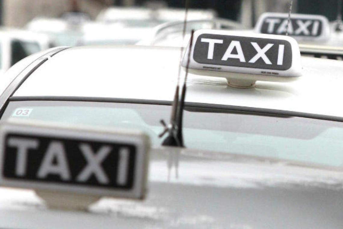 Taxi collettivo contro il traffico del periodo natalizio