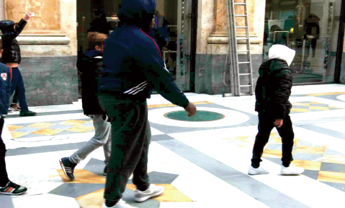 Bimbi aggrediscono coetanei: rissa in via Petrarca con i boss della zona