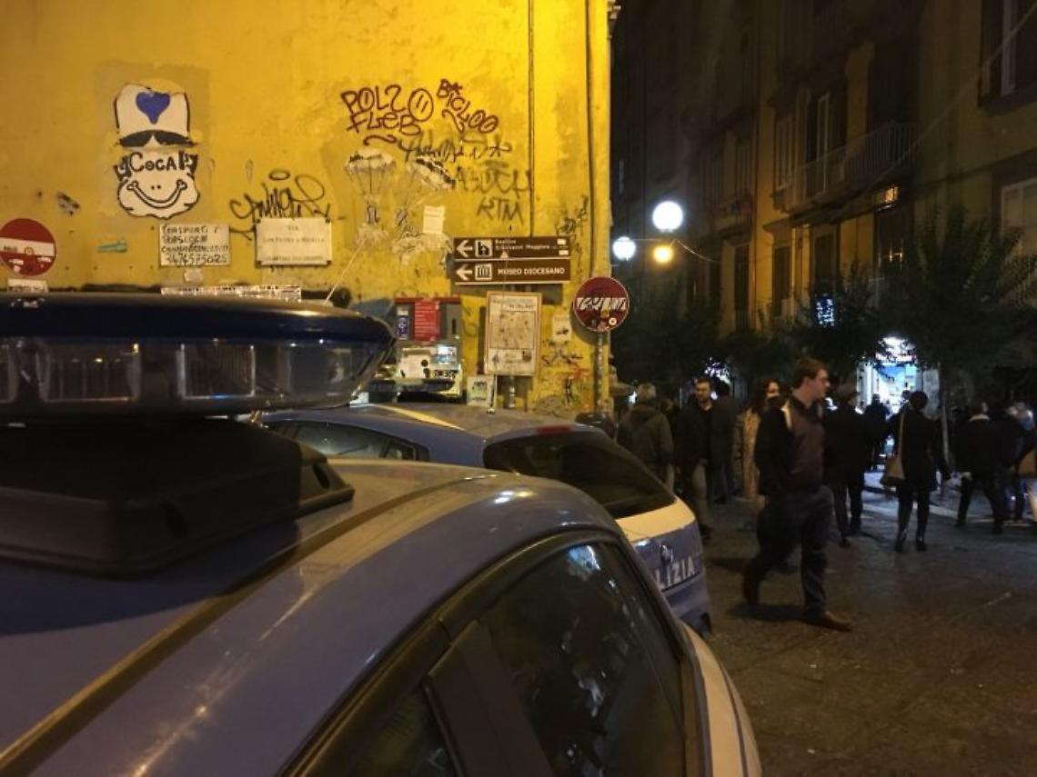 Piazza Bellini, sequestrate 48 dosi di marijuana