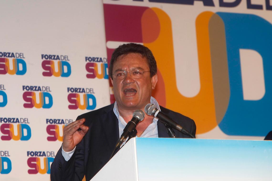 Rifiuti, Ronghi: «Fallimento della Regione Campania e Comuni»