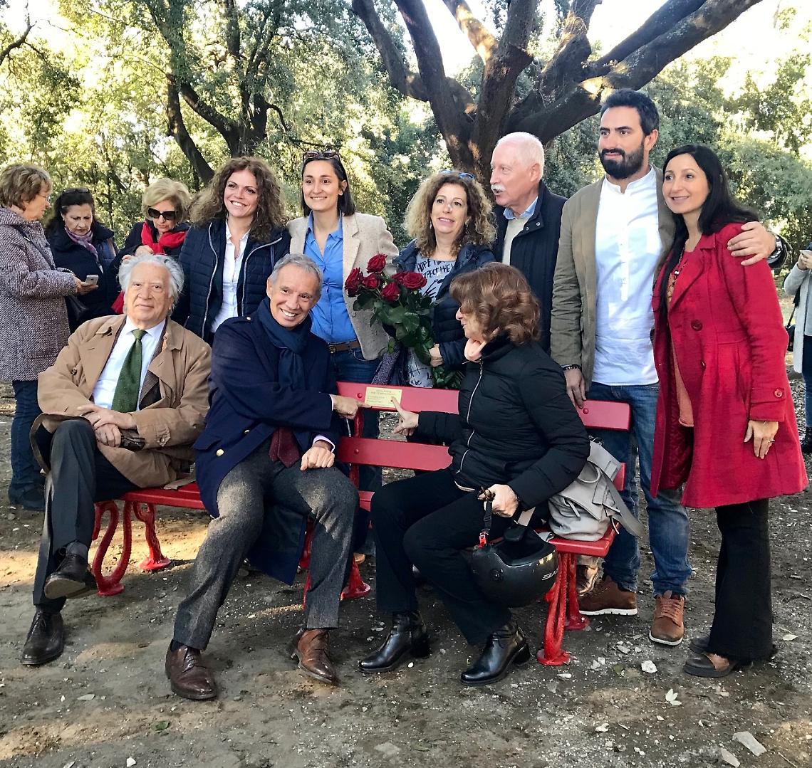 Inaugurata la panchina rossa sul Belvedere di Capodimonte