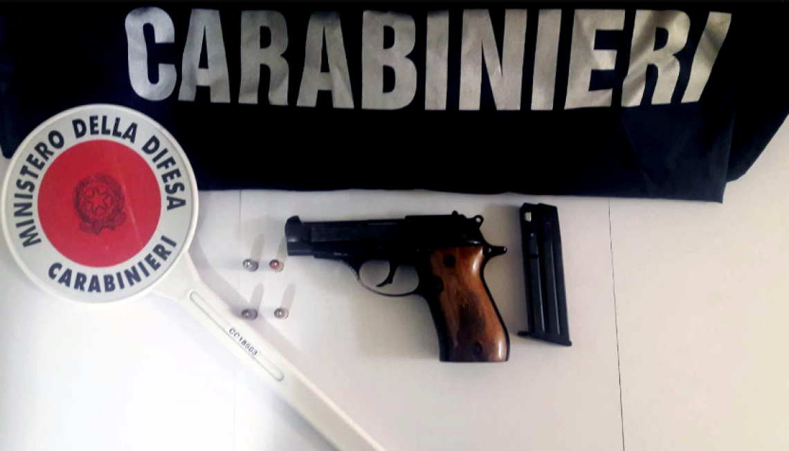 Sorvegliato speciale sorpreso con pistola pronta a sparare