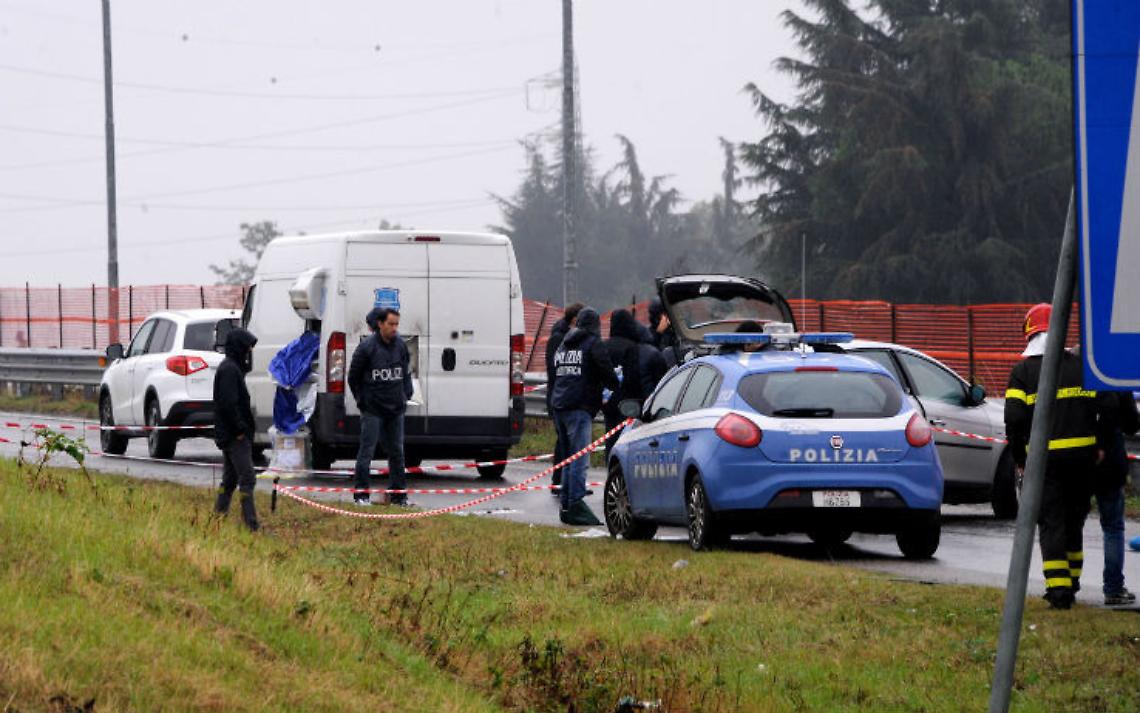 Assalto al portavalori in autostrada, terrore e banditi in fuga