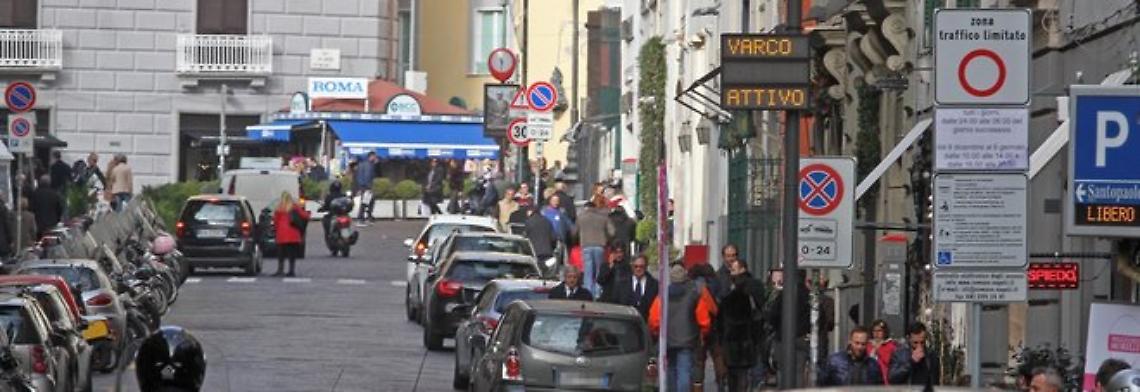 Morelli, Filangieri, Mille: torna la Ztl di Natale nelle vie dello shopping