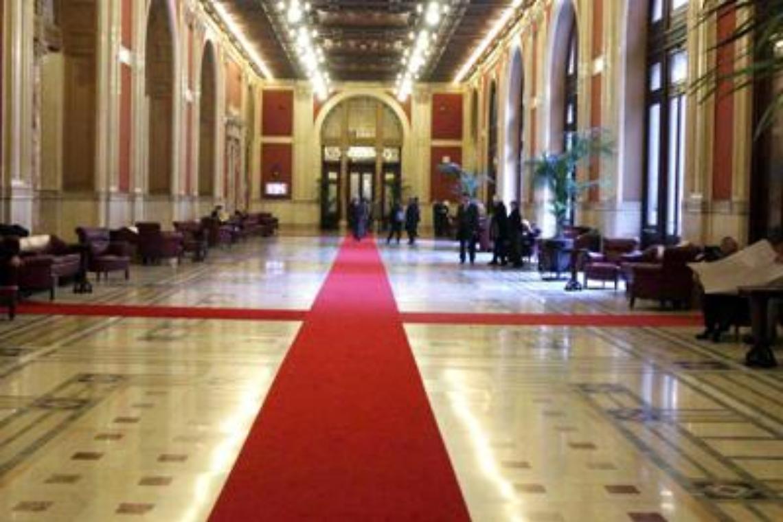 Il sexy-gate infiamma la Camera