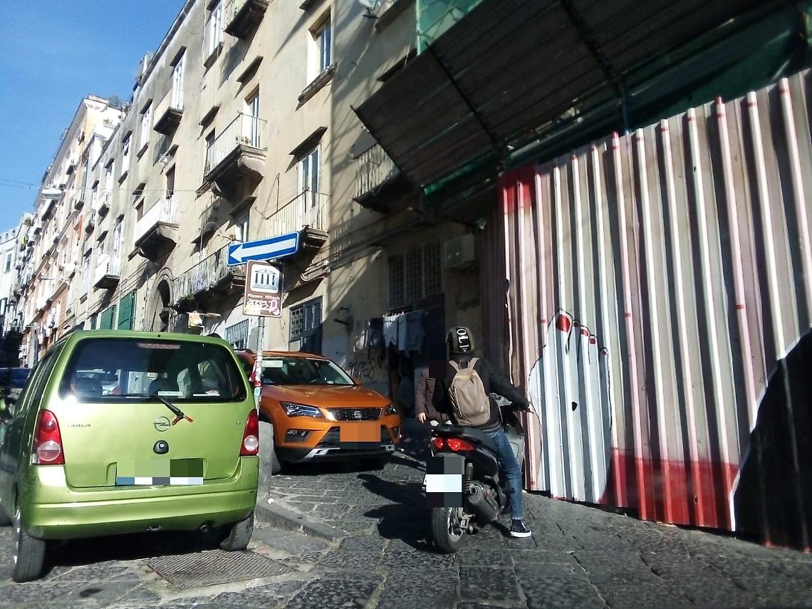 Salita Pontecorvo, suv chiude un tratto di strada
