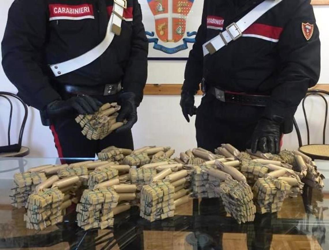 Centinaia di "rendini" nel furgoncino, arrestato incensurato