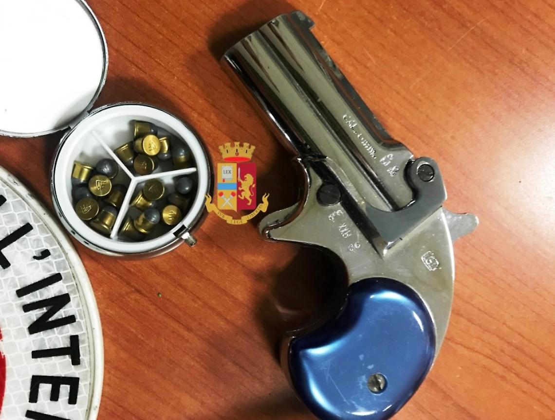 Pistola nel vaso di fiori, arrestato 69enne