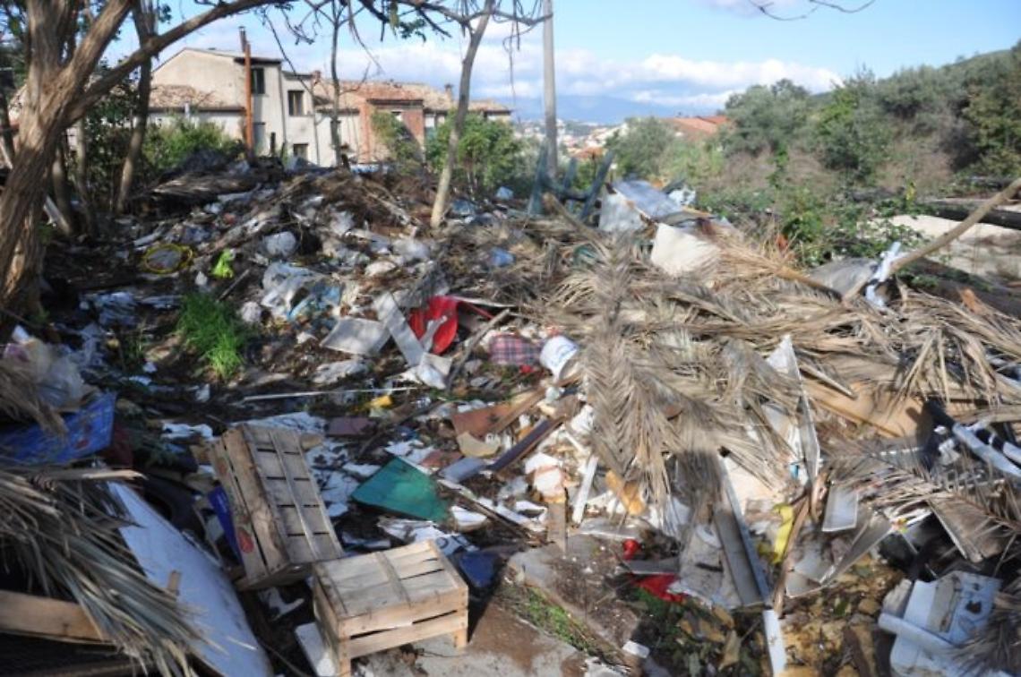 Acerra, sequestrata discarica abusiva