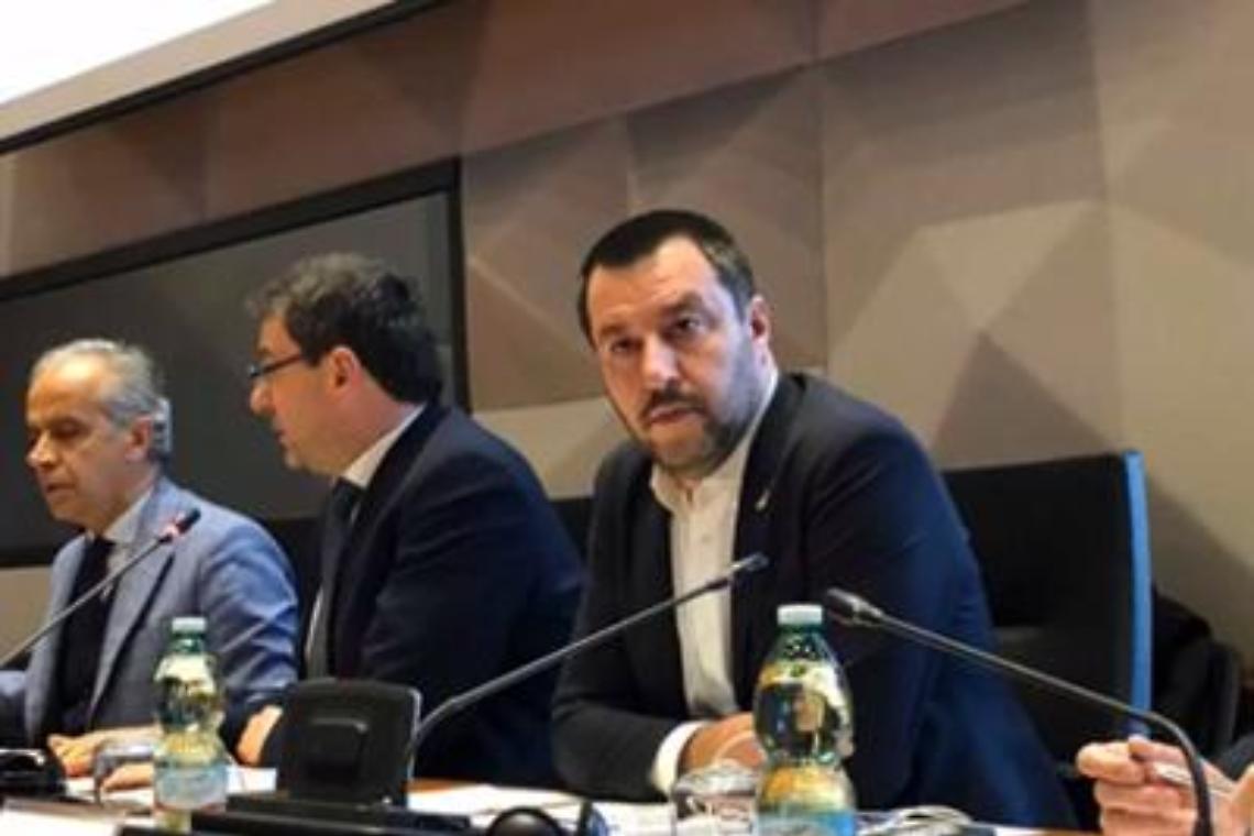 Salvini: «Stadi? Contrario a chiusura, è resa dello Stato»
