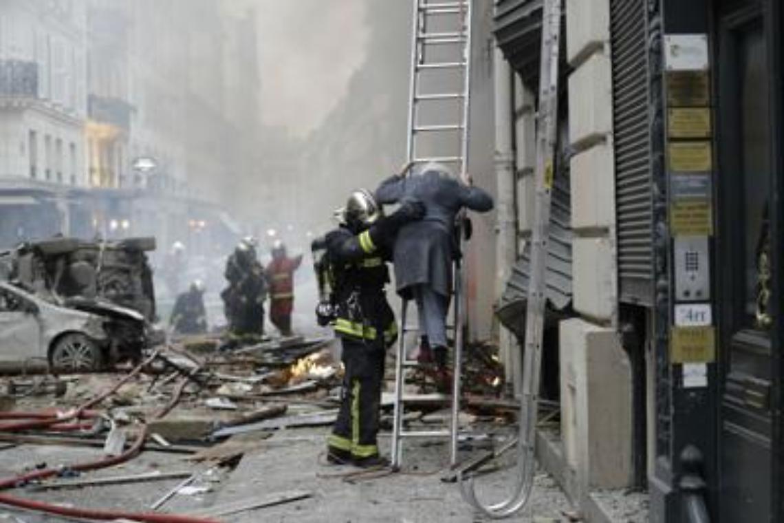Esplosione a Parigi: 3 morti, grave un'italiana