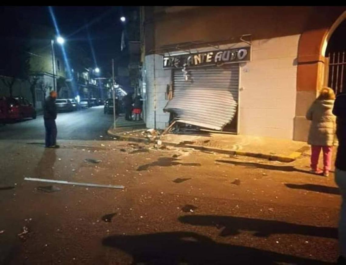Bomba contro autosalone, è l'ottava esplosione in un mese ad Afragola