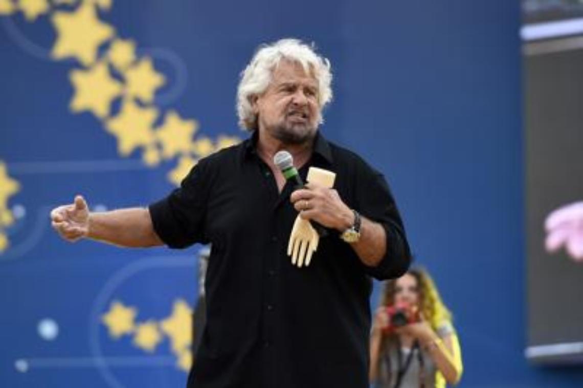 Flop Grillo a Oxford, social all'attacco