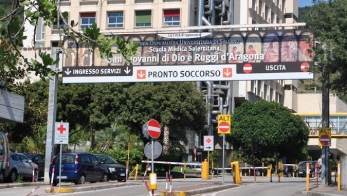 Quindicenne trovato ferito per strada: è grave