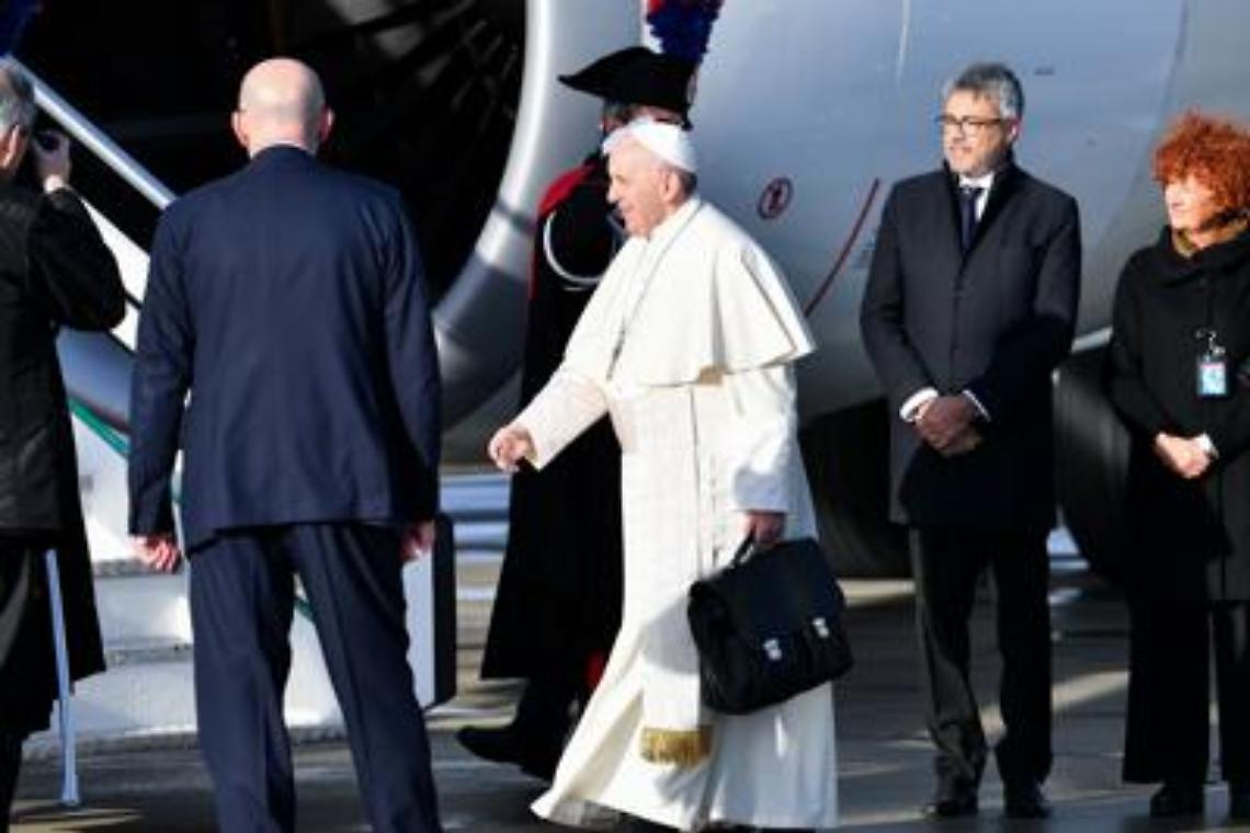 Muri anti-migranti, Papa: &laquo;La paura ci rende pazzi&raquo;