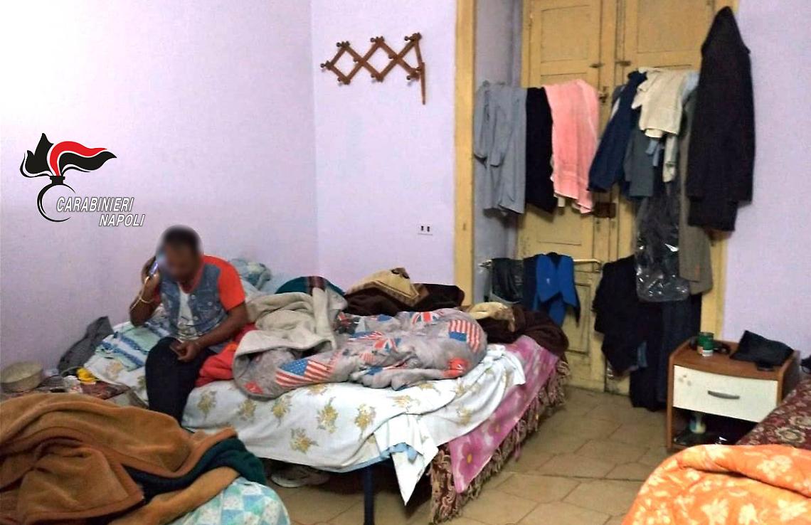 Migranti, in 15 nello stesso appartamento a Casandrino