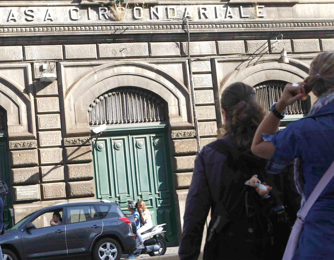 Lettere ai detenuti, i giorni dell'amore a Poggioreale