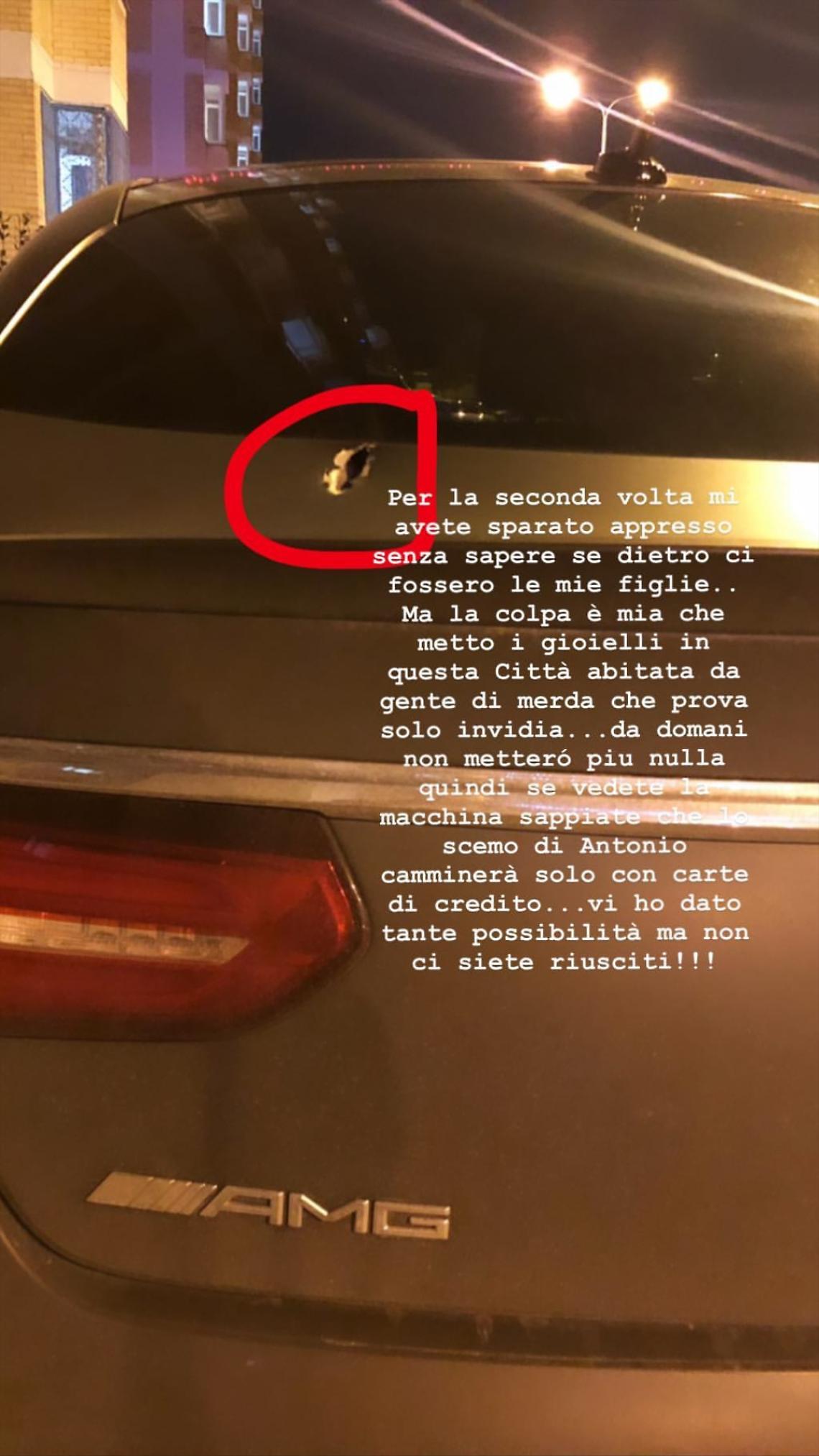 Secondigliano, tentata rapina: spari contro l'auto di un calciatore