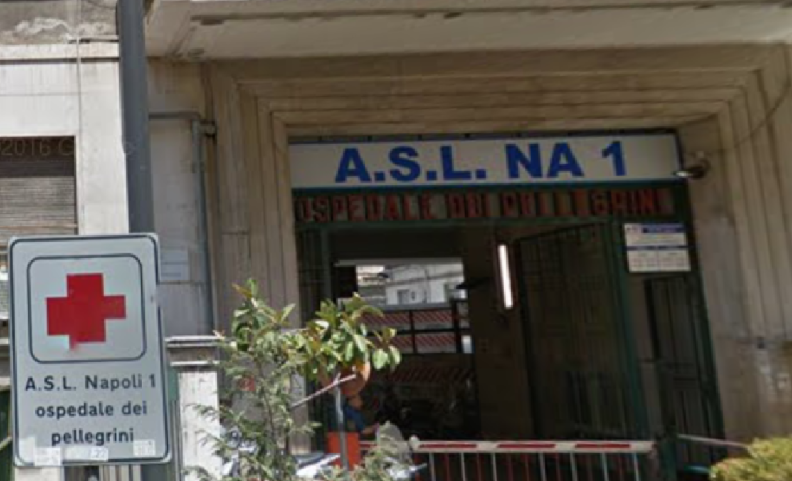 Accoltellato ad una gamba durante una rapina