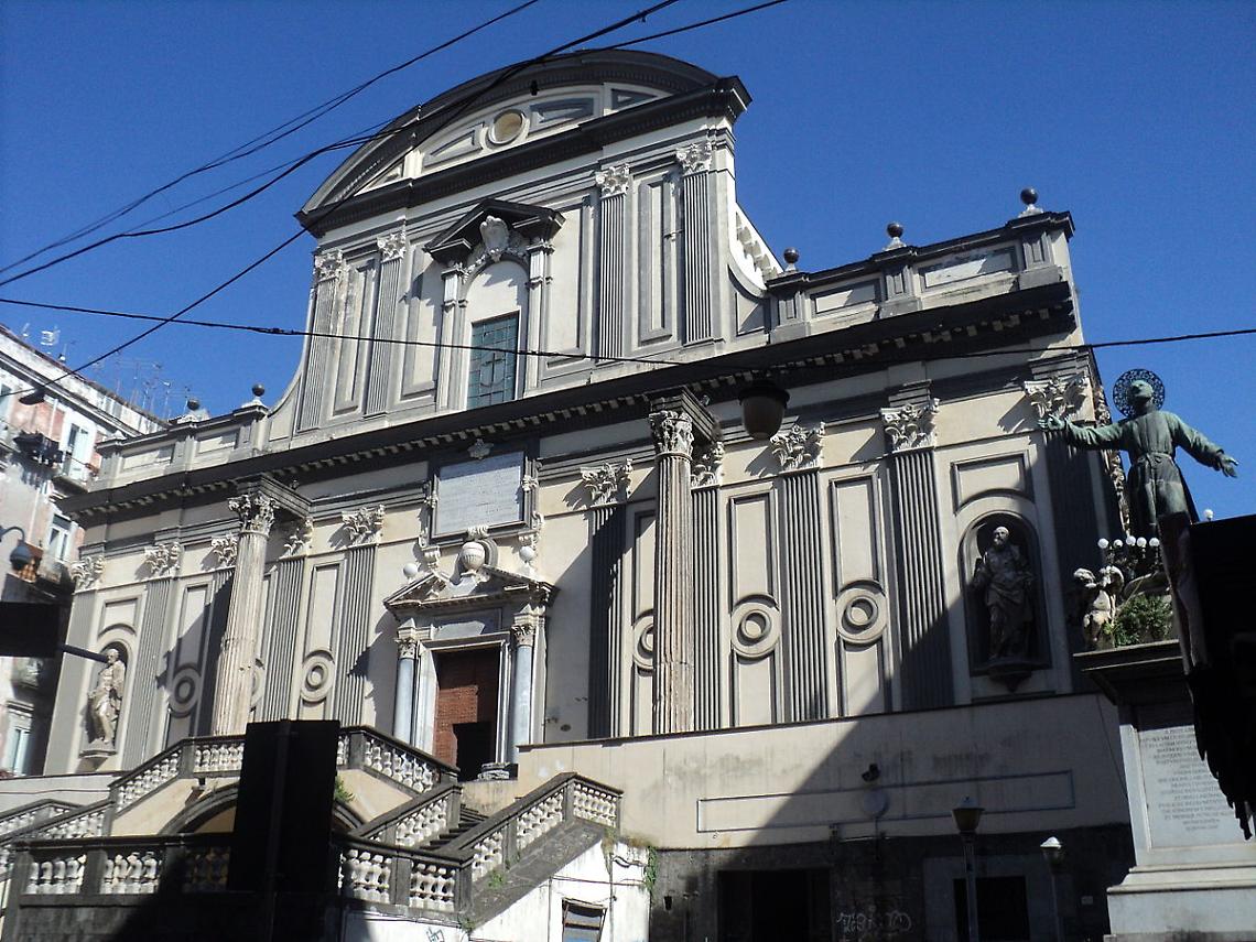 «Infiltrazioni e rischio crolli nella chiesa di San Paolo Maggiore»